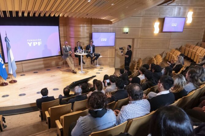 La convocatoria 2026 de las Becas Fundación YPF está abierta hasta el 8 de marzo e incluye a estudiantes de Ingeniería de la UNLZ.