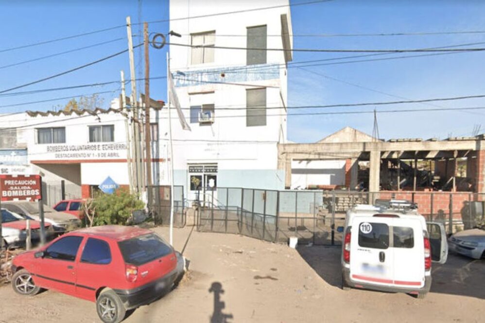 A&ntilde;os atr&aacute;s se coloc&oacute; un homenaje a las v&iacute;ctimas en la entrada de la Comisar&iacute;a de Esteban Echeverr&iacute;a.