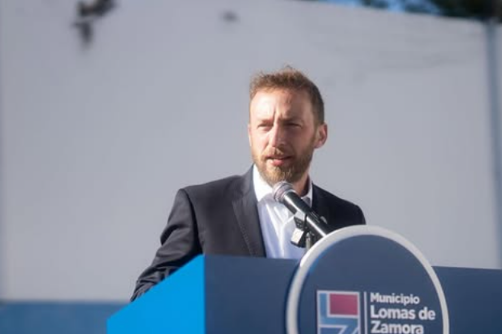 Federico Otermín participó del acto de inicio de clases en la Escuela Primaria N°2 de Temperley, junto a autoridades, docentes, familias y estudiantes.