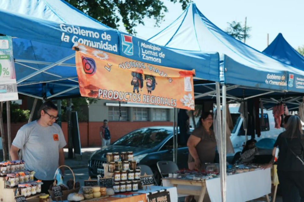 La jornada de Mercados de la Comunidad se realizará este jueves 12 de marzo, de 10 a 13, en la Plaza Libertad y Democracia “Raúl Alfonsín”, en Lomas de Zamora.