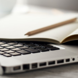 En la actualidad, las computadoras se volvieron herramientas indispensables para estudiar.