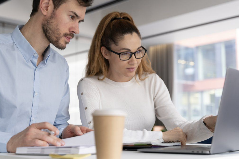 Hay de distintos estilos y son indispensables para largas horas de trabajo en la oficina.