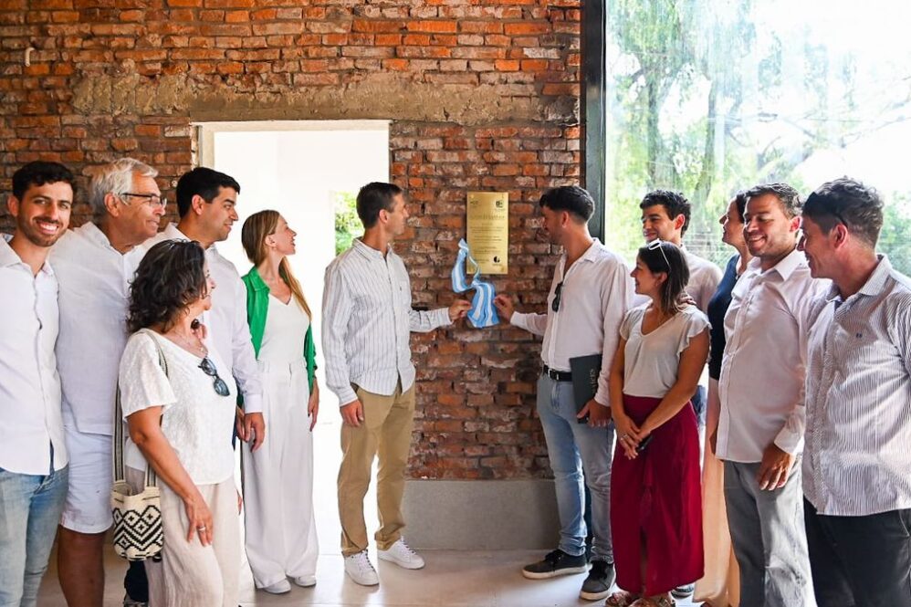 Nicolás Mantegazza recorriendo las instalaciones del próximo hotel boutique de San Vicente.