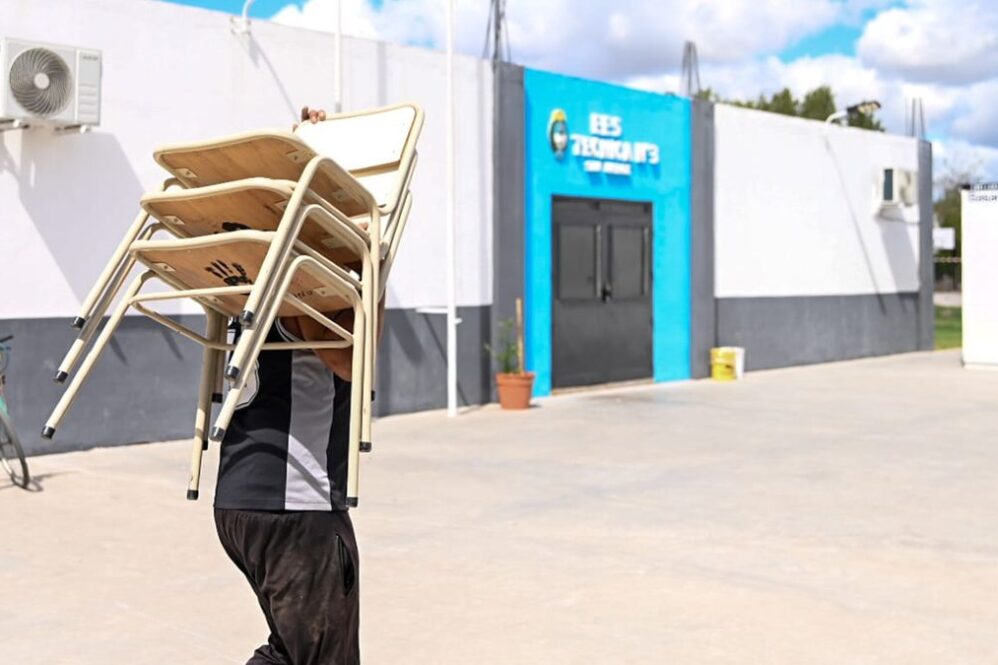 El intendente de San Vicente estuvo recorriendo las obras edilicias en la escuela técnica N°3.