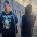 Durante el allanamiento en la vivienda de Julio Massenet al 400, en Lomas de Zamora, la Policía secuestró un celular, la billetera del damnificado y blísteres de clonazepam.