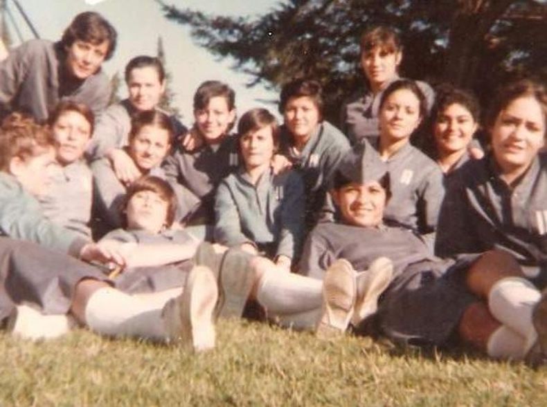 La promoción 1981 de la Escuela Naval. En el centro de la imagen se encuentra Virginia, quien deseaba egresarse como enfermera. La promoción 1981 de la Escuela Naval. En el centro de la imagen se encuentra Virginia, quien deseaba egresarse como enfermera.