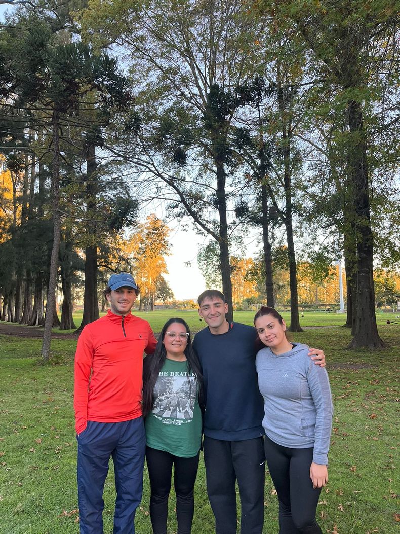 Parte del equipo que trabaja semana a semana en el proyecto. Parte del equipo que trabaja semana a semana en el proyecto.