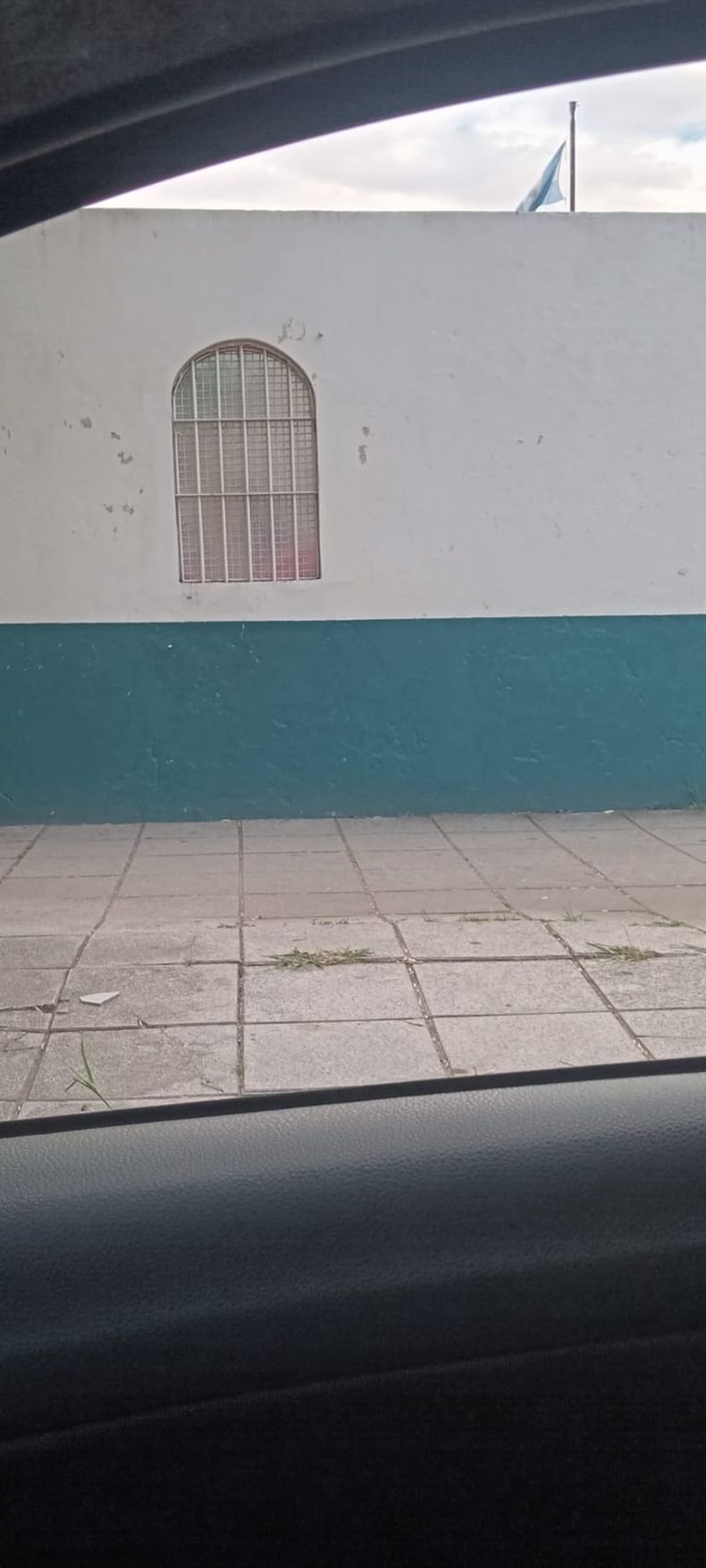 Los cerramientos en la ventana, otra obra realizada por la institución banfileña. Los cerramientos en la ventana, otra obra realizada por la institución banfileña.