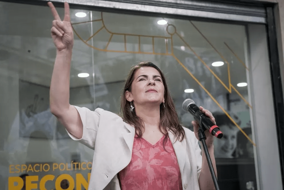 Con foto de unidad, la intendenta de Moreno, Mariel Fernández, se postuló para suceder a Axel Kicillof. “Construyo para gobernar la provincia integrando a todos los sectores”, afirmó.