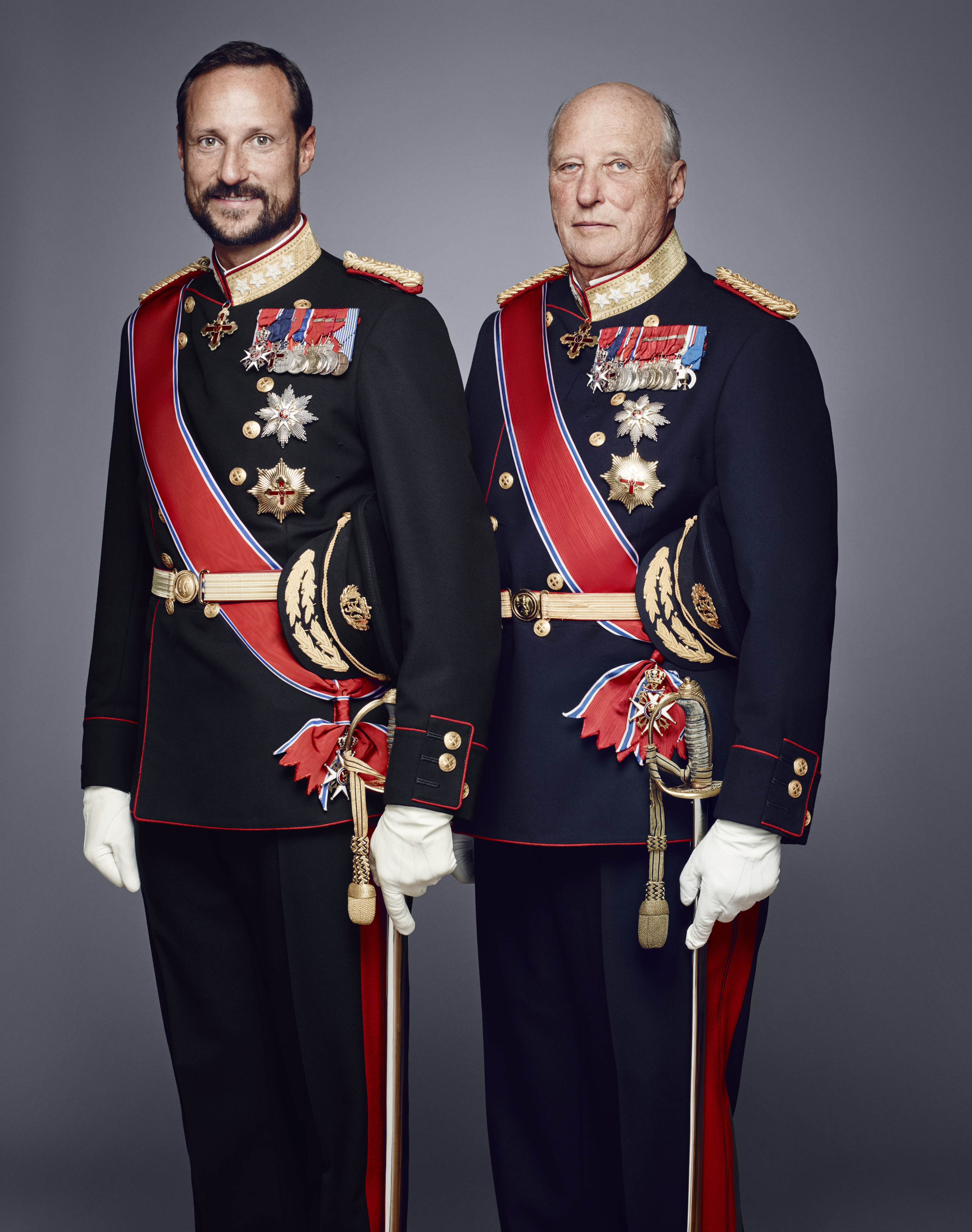Muere Harald de Noruega, rey símbolo del estado de bienestar y las libertades 4 El monarca junto a su hijo y Heredero, Haakon.