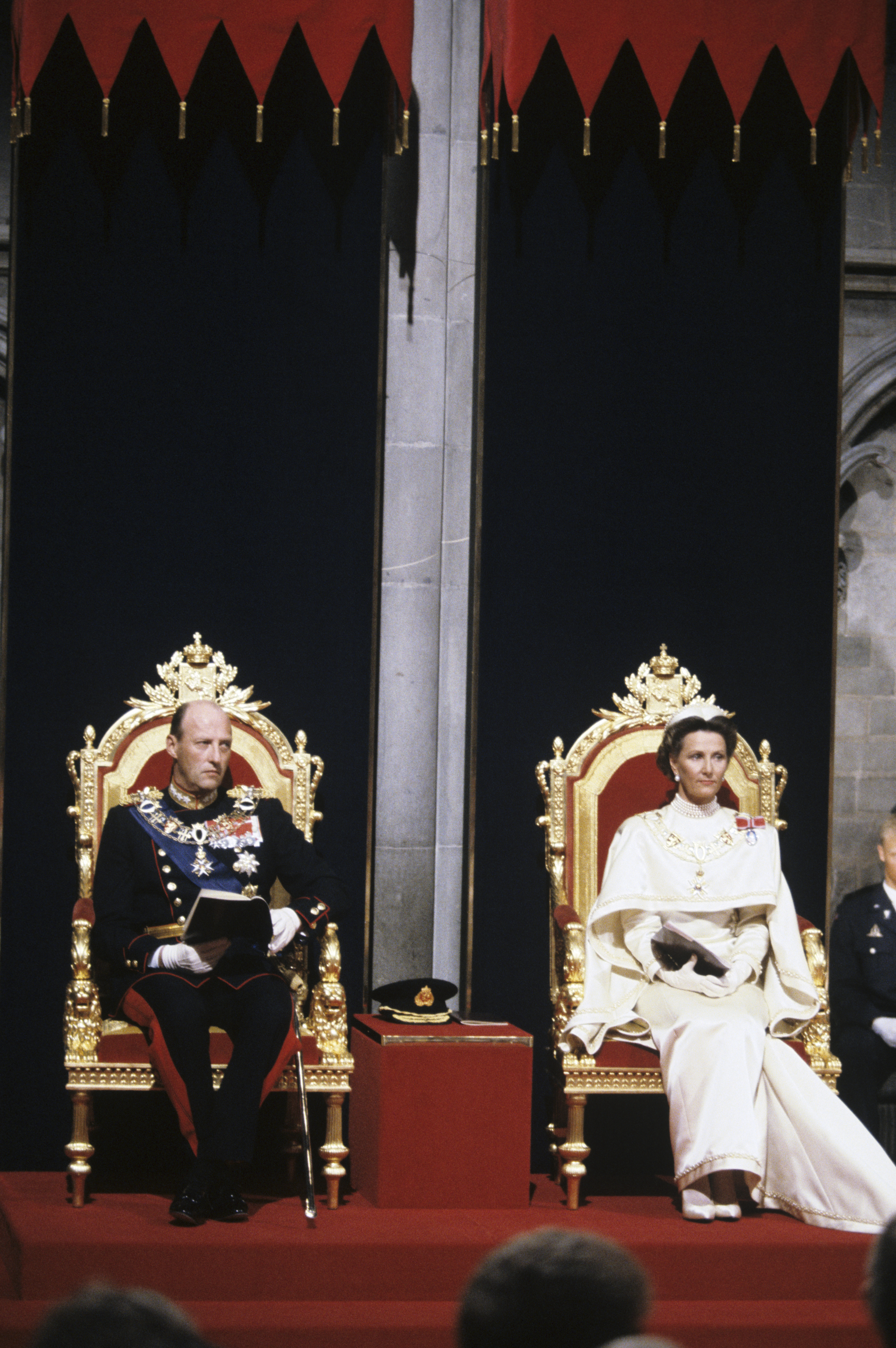 Muere Harald de Noruega, rey símbolo del estado de bienestar y las libertades 3 Harald y Sonia, en la ceremonia religiosa por su coronación, en la catedral de Trodheim, en junio de 1991.