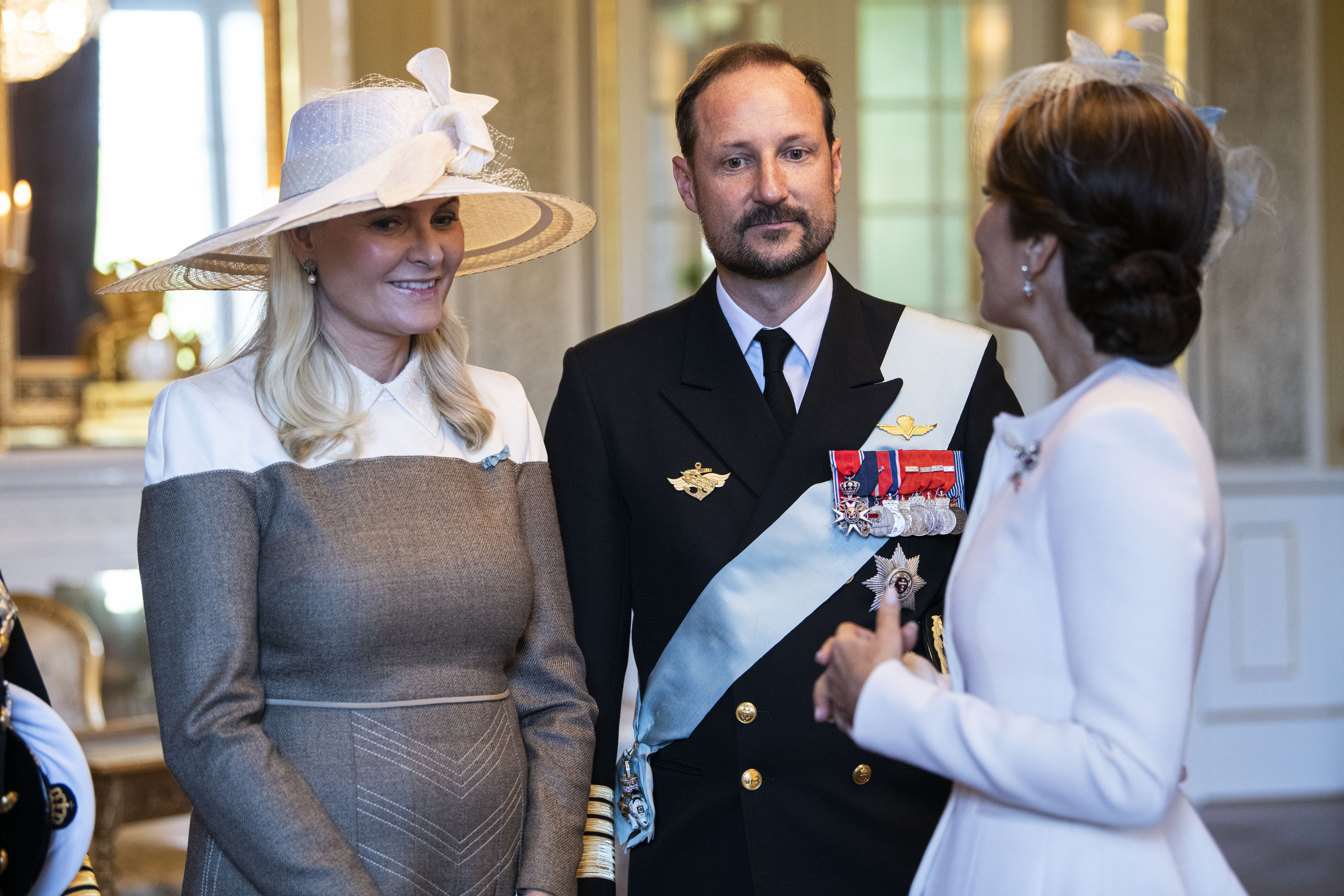 Haakon VIII busca el perdón del pueblo para Mette-Marit 2 Mette Marit, a la izquierda, y Haakon de Noruega, junto a la reina María de Dinamarca, en una imagen de hace un par de años.