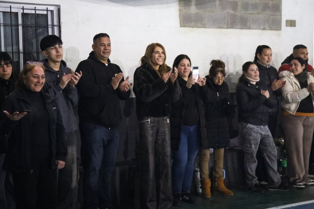 Magdalena Sierra inauguró obras y entregó equipamiento en Avellaneda 5 Magdalena Sierra inauguró obras y entregó equipamiento en Avellaneda