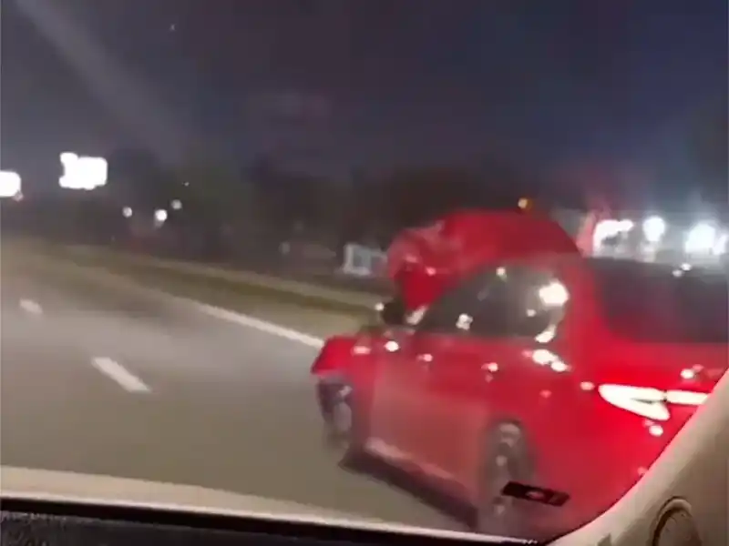 Conductor circula por la Panamericana con auto destrozado 2 Conductor circula por la Panamericana con auto destrozado