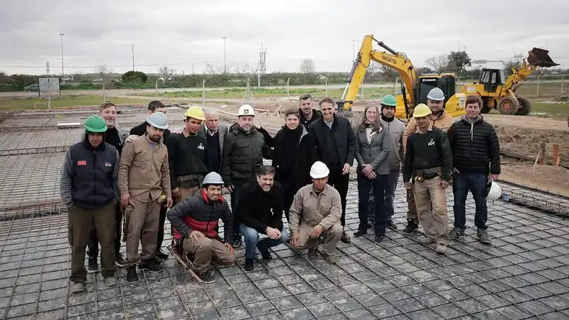 Kicillof inauguró escuela técnica y cuestionó a Milei 2 Kicillof inauguró escuela técnica y cuestionó a Milei