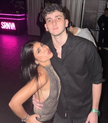 Compañeros de Cami Mayan la expusieron con el influencer en auge 2 CAMI MAYAN Y LA FOTO "A LO CALABRO-BARBANO" QUE DESCHAVO SU CERCANIA CON LA AGUSNETA. LAS COMPAÑERAS DE TRABAJO LA MANDARON AL FRENTE.