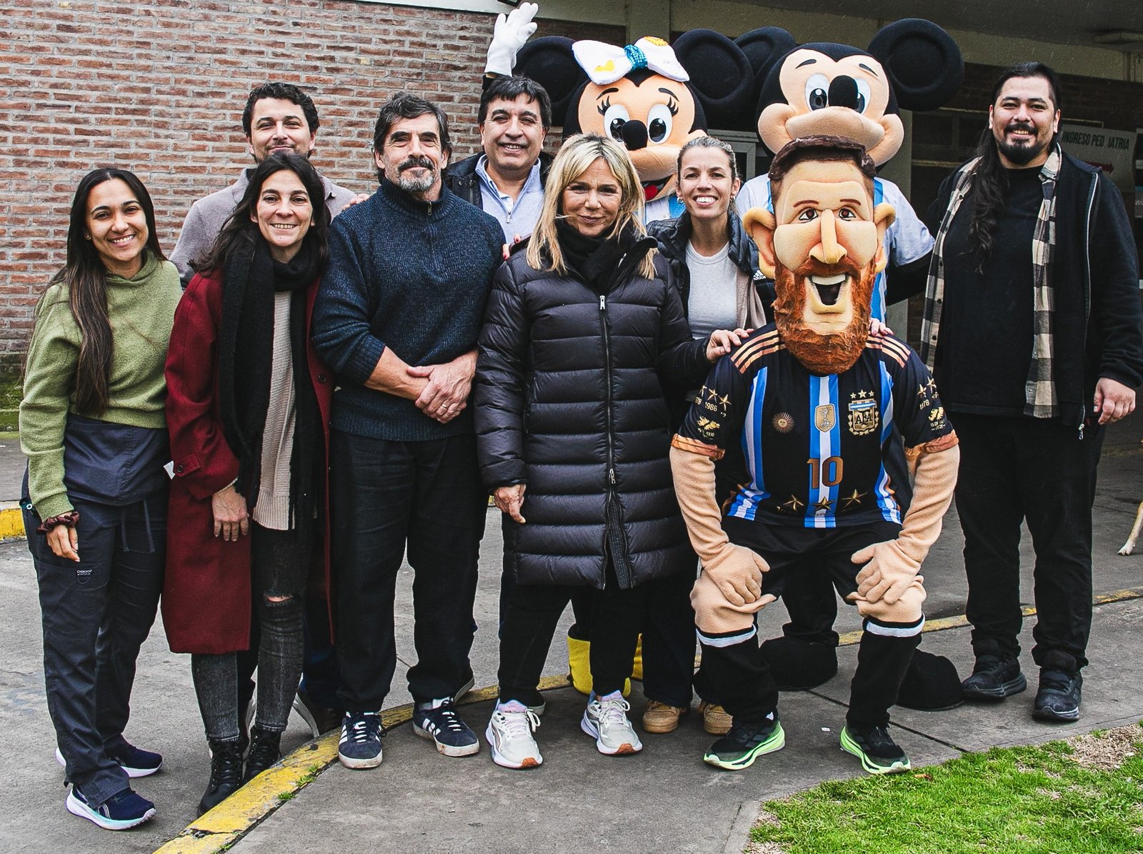 Almirante Brown entrega regalos a niños en hospitales Oñativia y Meléndez 4 Almirante Brown entrega regalos a niños en hospitales Oñativia y Meléndez
