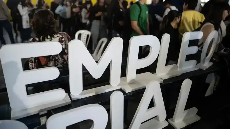 Solo 14,2% de jóvenes de 18 a 25 años tiene empleo formal 2 Solo 14,2% de jóvenes de 18 a 25 años tiene empleo formal