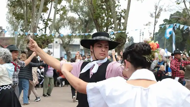 Música, folclore y gastronomía criolla en Fátima 2 Música, folclore y gastronomía criolla en Fátima