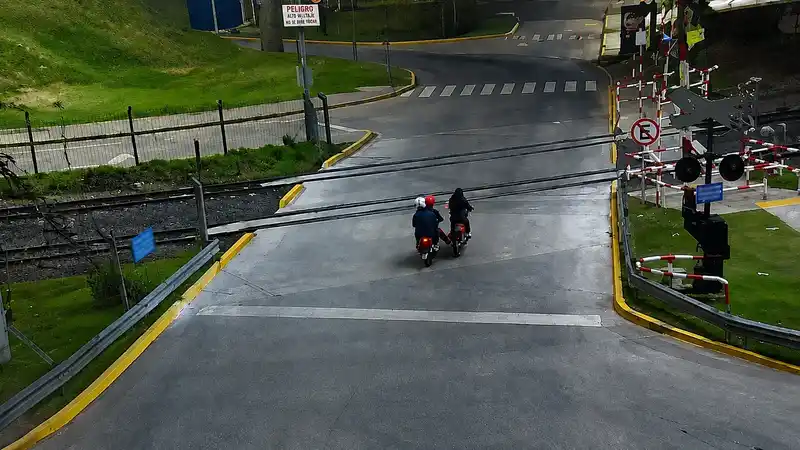 Detienen a tres por circular en motos con pedido de secuestro 2 Detienen a tres por circular en motos con pedido de secuestro