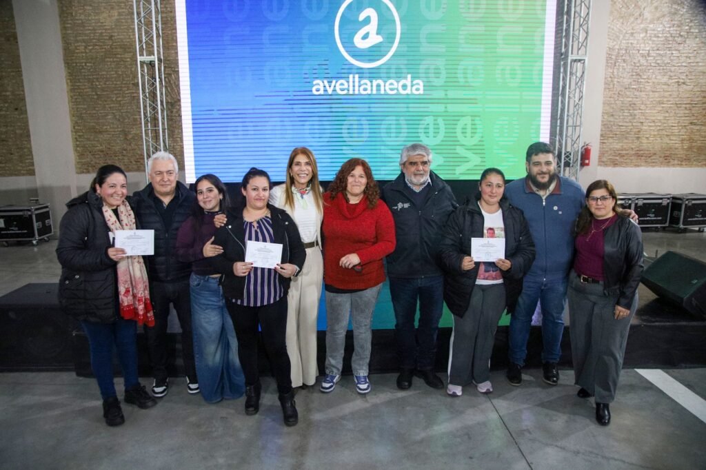 115 vecinos recibieron certificados de formación laboral en Avellaneda 4 115 vecinos recibieron certificados de formación laboral en Avellaneda