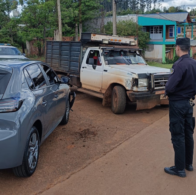 Choque entre auto y camioneta en San Vicente 2 Choque entre auto y camioneta en San Vicente
