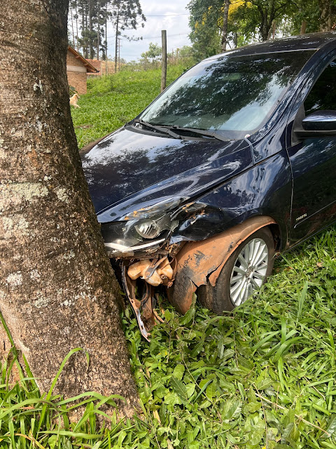 Volkswagen Gol choca en San Vicente tras desplazarse sin ocupantes 2 Volkswagen Gol choca en San Vicente tras desplazarse sin ocupantes