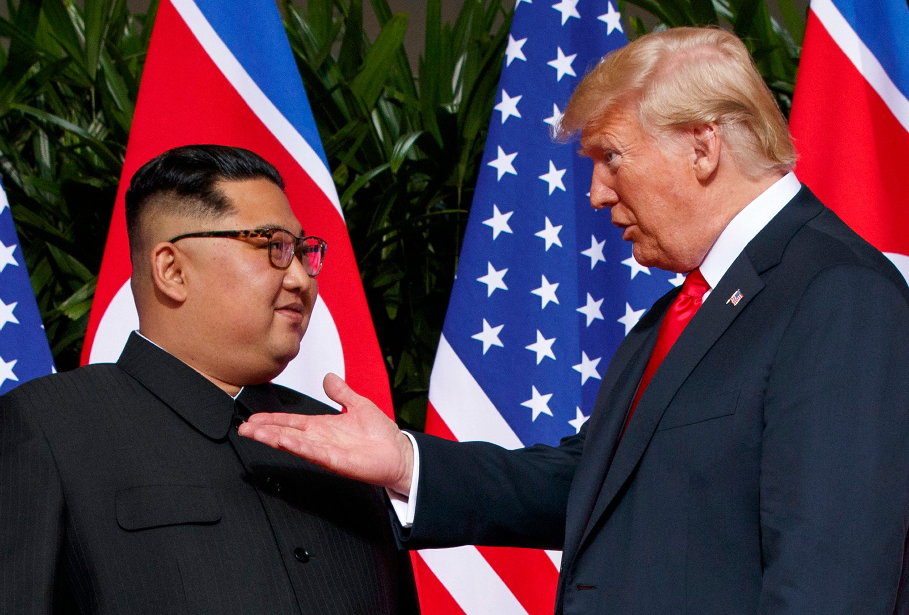 Auge de Kim Jong-un: más riqueza, más armas, menos aislamiento 3 Donald Trump y Kim Jong-un durante una reunión en 2018.