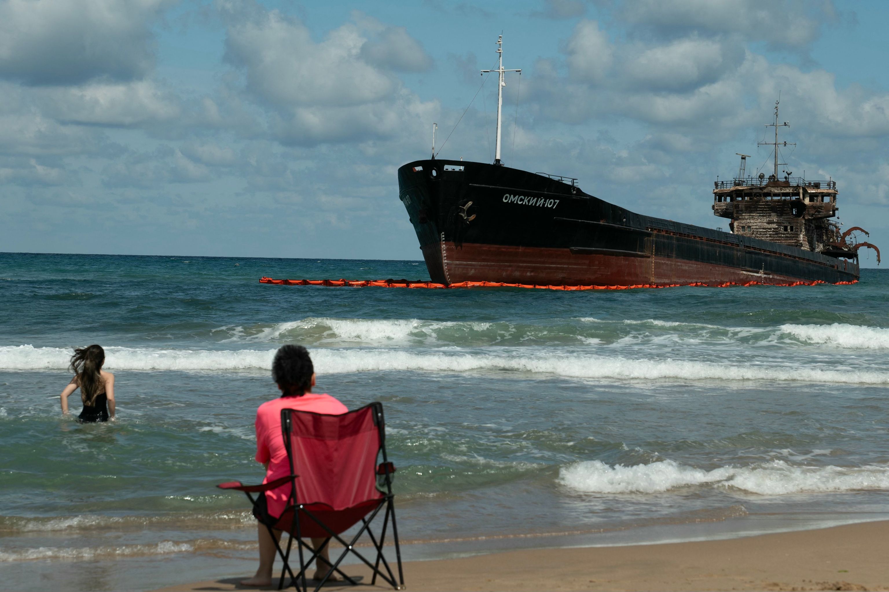 Mares sin ley: ataques a petroleros 2 El carguero ruso OMSKIY-107 atacado por Ucrania en el Mar Negro.