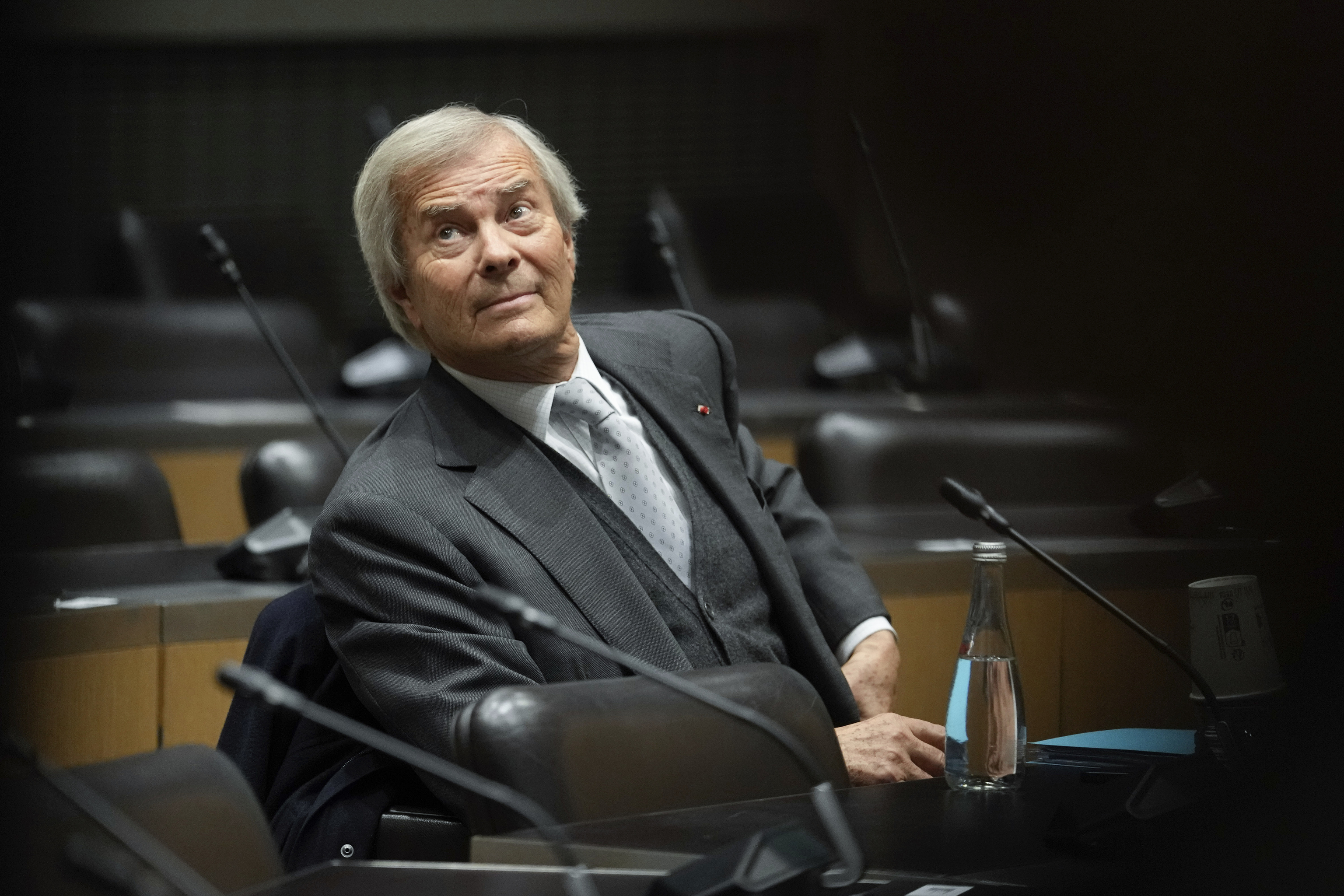Le Pen atrae a millonarios 2 Vincent Bolloré, presidente del Grupo Bolloré y figura clave en medios como CNews, Canal+ y Europe 1.