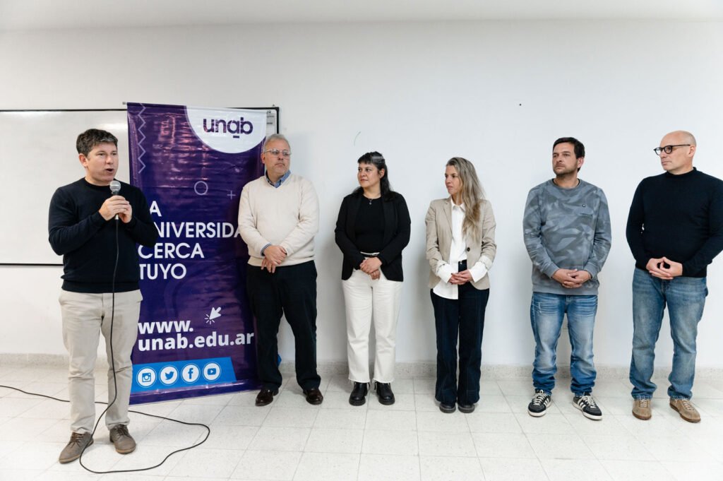 Almirante Brown y la UNaB capacitan a la red comunitaria en derechos de la infancia y primeros auxilios 2 Almirante Brown y la UNaB capacitan a la red comunitaria en derechos de la infancia y primeros auxilios