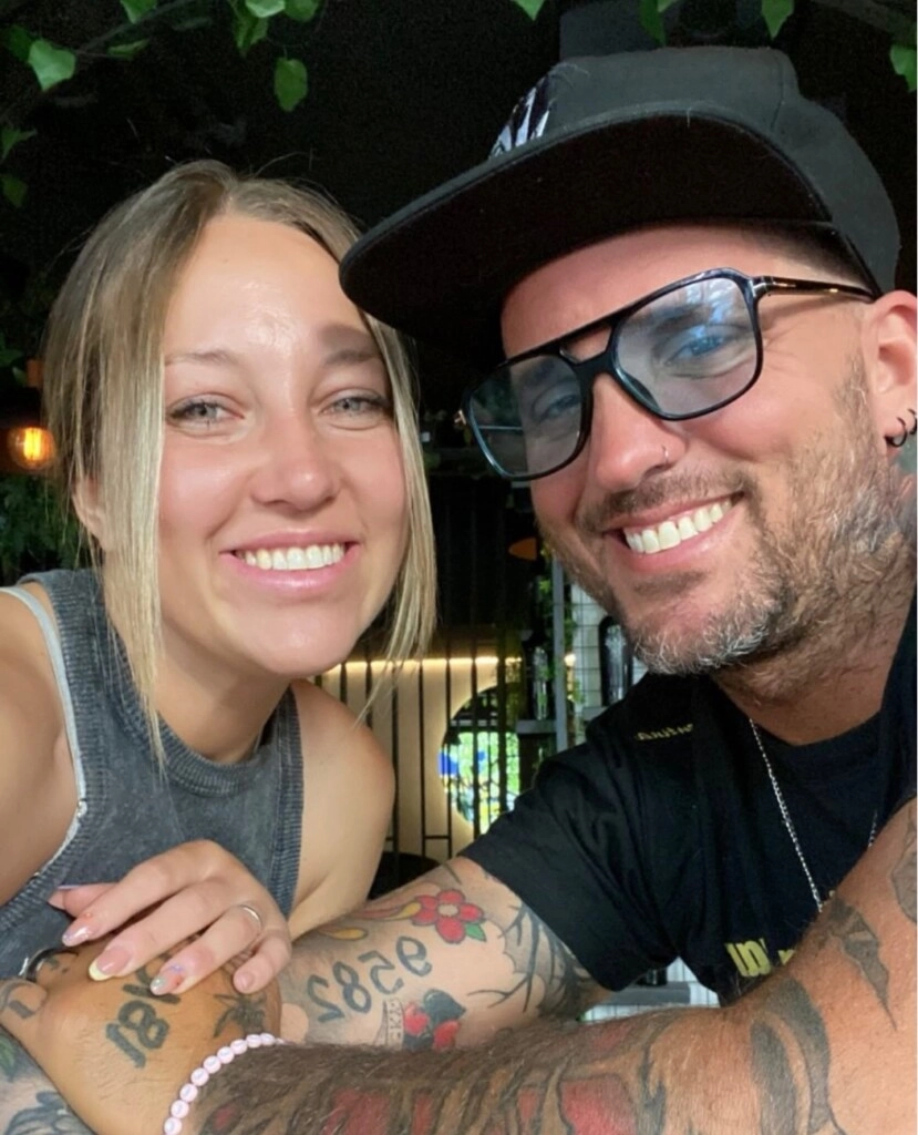 Exconcursante de Gran Hermano que trabaja de delivery fue padre a los 49 y será abuelo 3 Juan Reverdito y Celeste Rigoni. (Instagram)