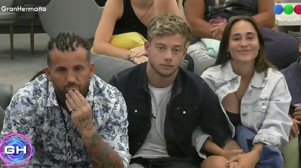 Exconcursante de Gran Hermano que trabaja de delivery fue padre a los 49 y será abuelo 2 MARTINA STEWART EN LA CASA DE GRAN HERMANO, LA NOCHE QUE SE FUE COMO SEGUNDA ELIMINADA LUEGO DE TOMAS HOLDER, AGARRADA DE LA MANO DE JUAN REVERDITO (SE IRIA POCO DESPUES) Y DE NACHO CASTAÑARES, QUIEN FUE SUBCAMPEON DE MARCOS GINOCCHIO.
