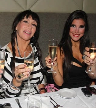 Andrea Rincón afirma que Moria Casán le hizo daño al excluirla de su serie 2 Andrea Rincón afirma que Moria Casán le hizo daño al excluirla de su serie