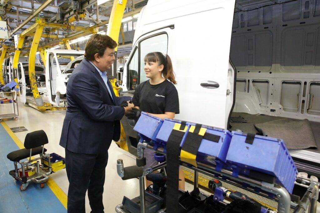 Fernando Espinoza reclama por la industria en su día 2 Fernando Espinoza reclama por la industria en su día