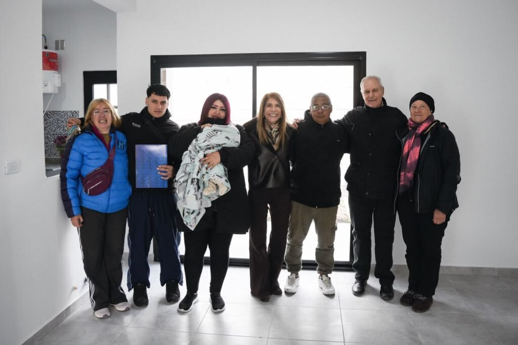 Reubicación y entrega de viviendas en Isla Maciel 5 Reubicación y entrega de viviendas en Isla Maciel