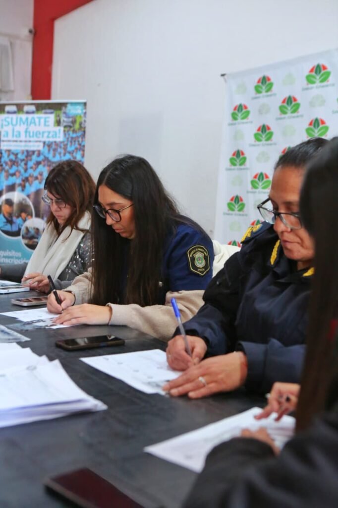 Más de 400 aspirantes evaluados para la Policía Bonaerense en Monte Grande 3 Más de 400 aspirantes evaluados para la Policía Bonaerense en Monte Grande