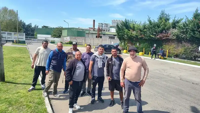 Ex trabajadores de Tres Arroyos acampan en Pilar por salarios impagos 2 Ex trabajadores de Tres Arroyos acampan en Pilar por salarios impagos
