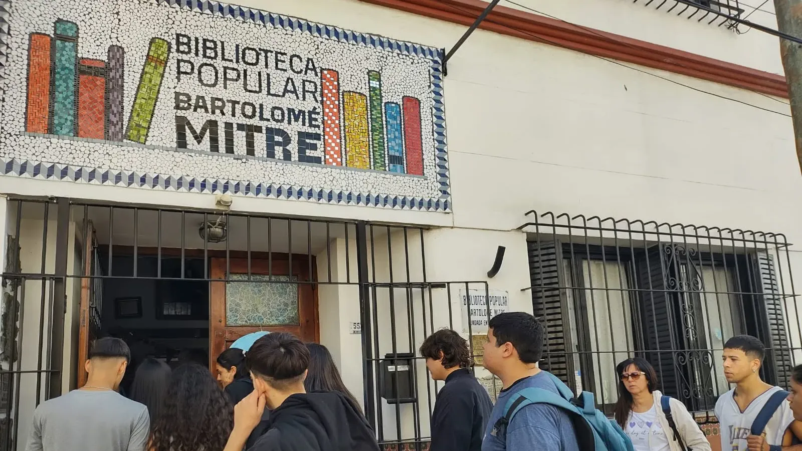 Suelta de libros en Pilar por el Día de las Bibliotecas Populares 2 Suelta de libros en Pilar por el Día de las Bibliotecas Populares