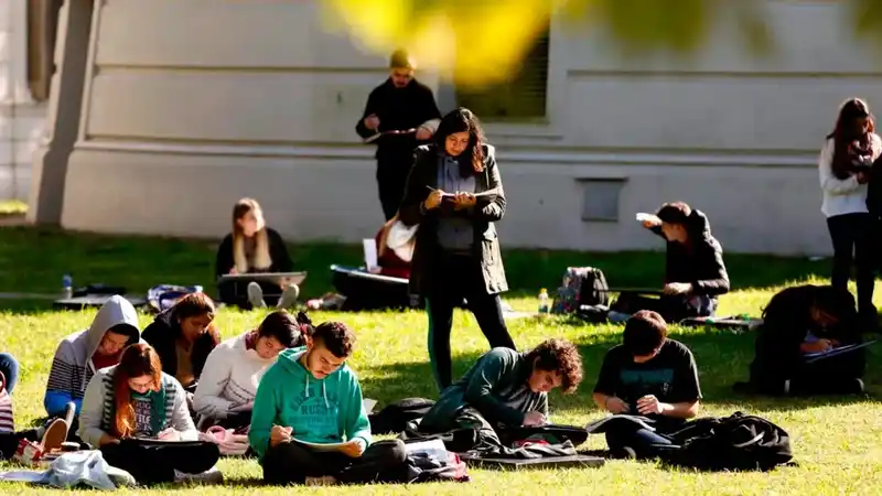 75% de jóvenes del interior bonaerense planean mudarse a grandes ciudades 2 75% de jóvenes del interior bonaerense planean mudarse a grandes ciudades