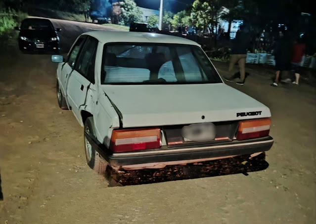 Choque entre moto y Peugeot 505 en el acceso al Parque Sur de Dos de Mayo 3 Choque entre moto y Peugeot 505 en el acceso al Parque Sur de Dos de Mayo