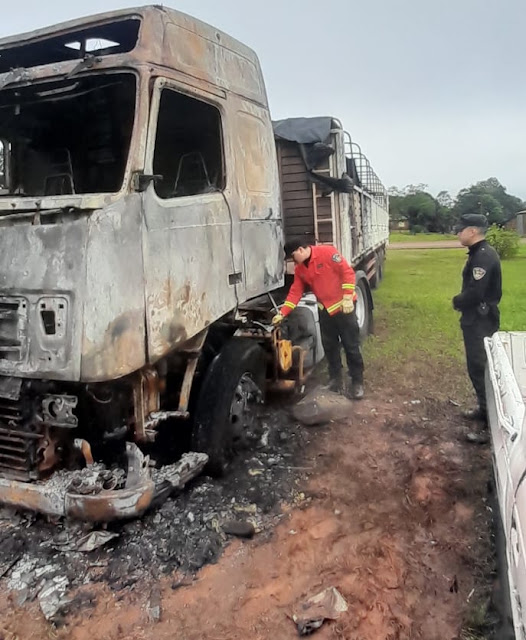 Investigan a dos por incendio intencional de camión en San Vicente 3 Investigan a dos por incendio intencional de camión en San Vicente