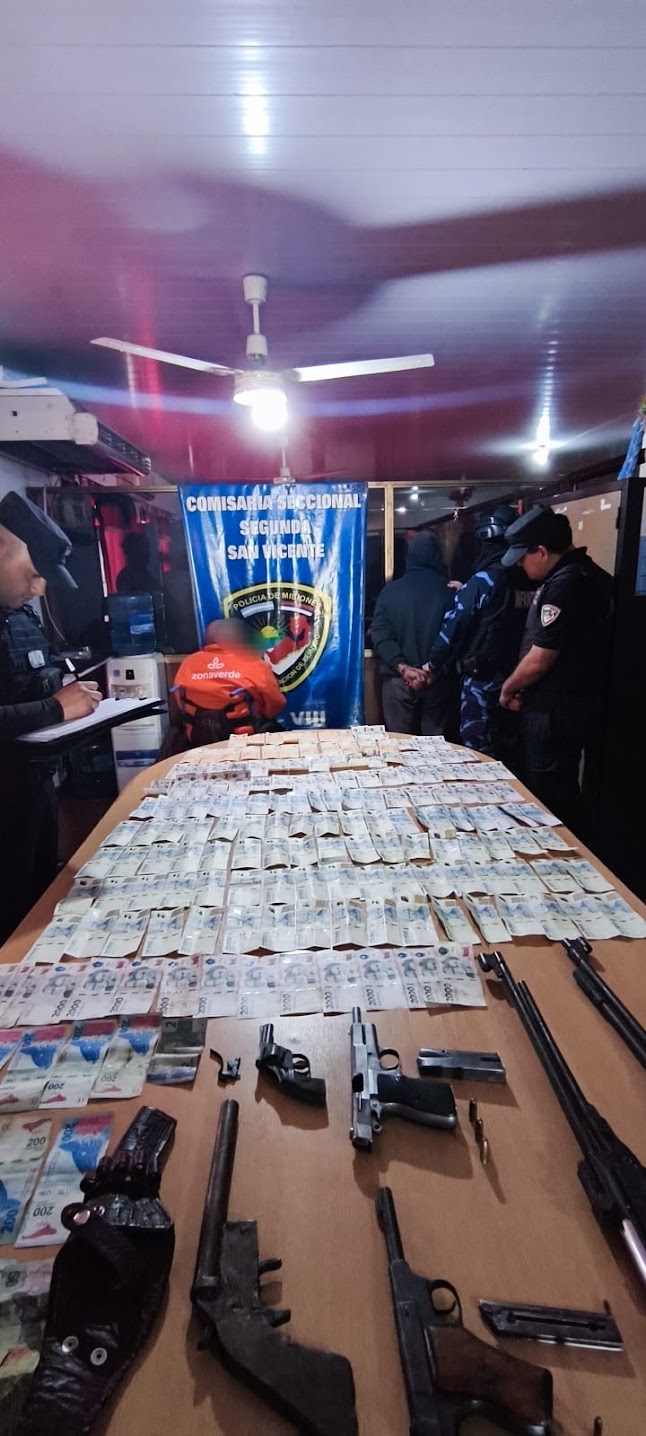 Allanan búnker de armas y drogas en San Vicente y detienen a padre e hijo 5 Allanan búnker de armas y drogas en San Vicente y detienen a padre e hijo