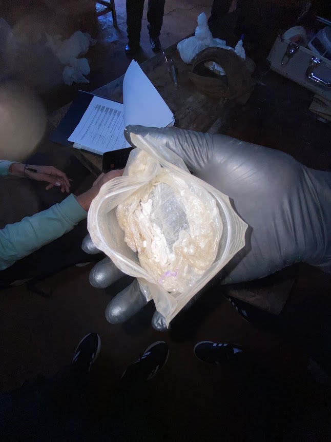 Allanan búnker de armas y drogas en San Vicente y detienen a padre e hijo 6 Allanan búnker de armas y drogas en San Vicente y detienen a padre e hijo