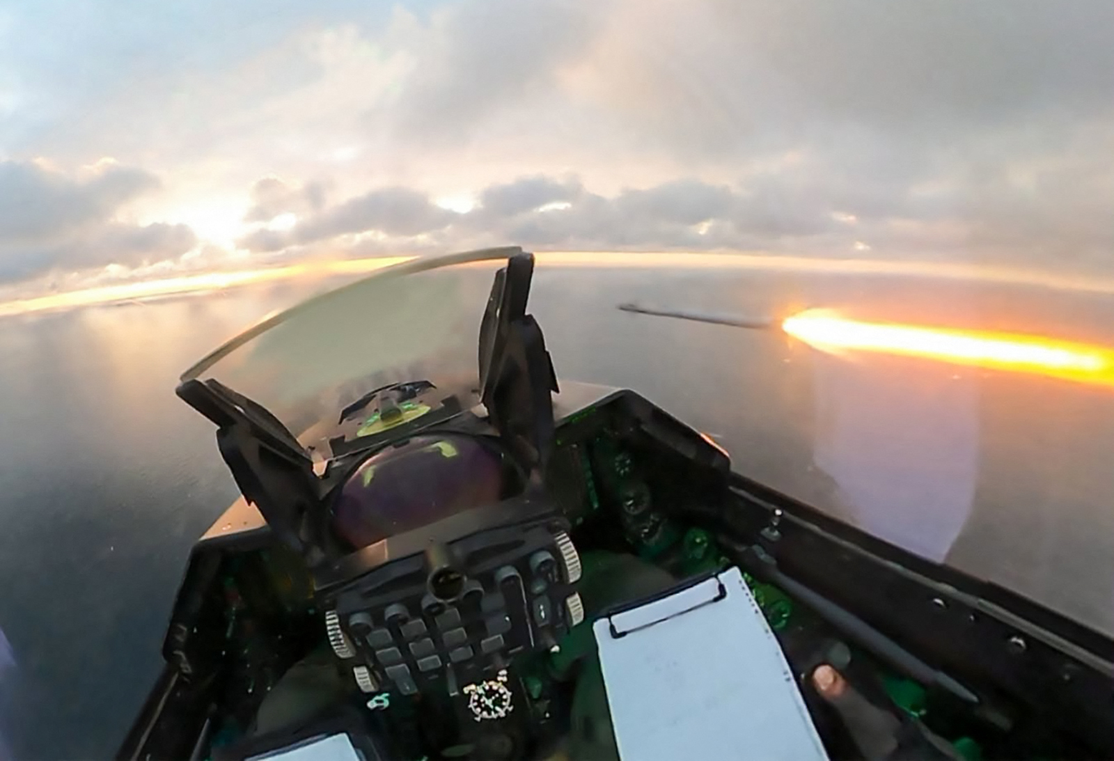 Putin emplea drones pirata para bloquear aguas del Mar Negro 2 Acción contra un dron que sobrevuela el mar Negro, cerca de Sulina (Romanía).