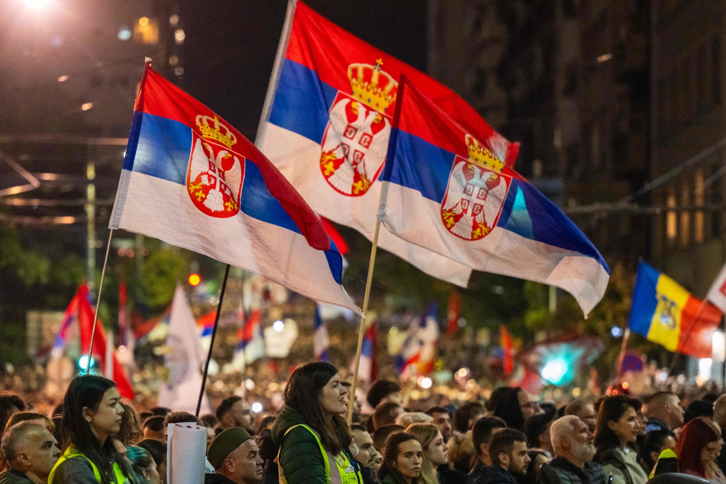 Participación electoral en Serbia, la más alta desde 1992 2 Partidarios del movimiento estudiantil en el mitin de cierre de campaña del pasado jueves en Belgrado.