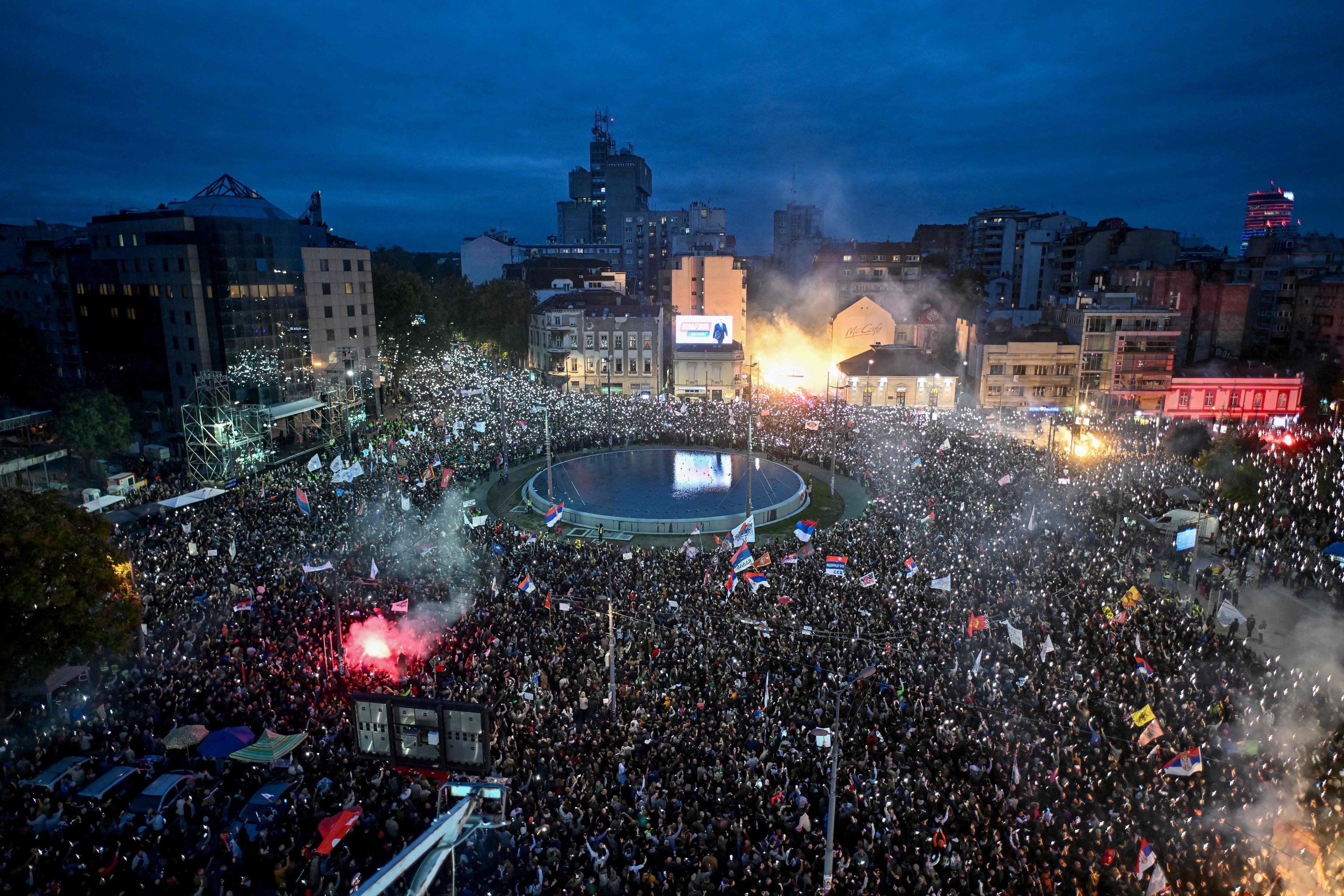 Serbia entre el continuismo de Vucic y la movilización estudiantil 2 La plaza Slavija de Belgrado el jueves en la concentración del movimiento estudiantil.