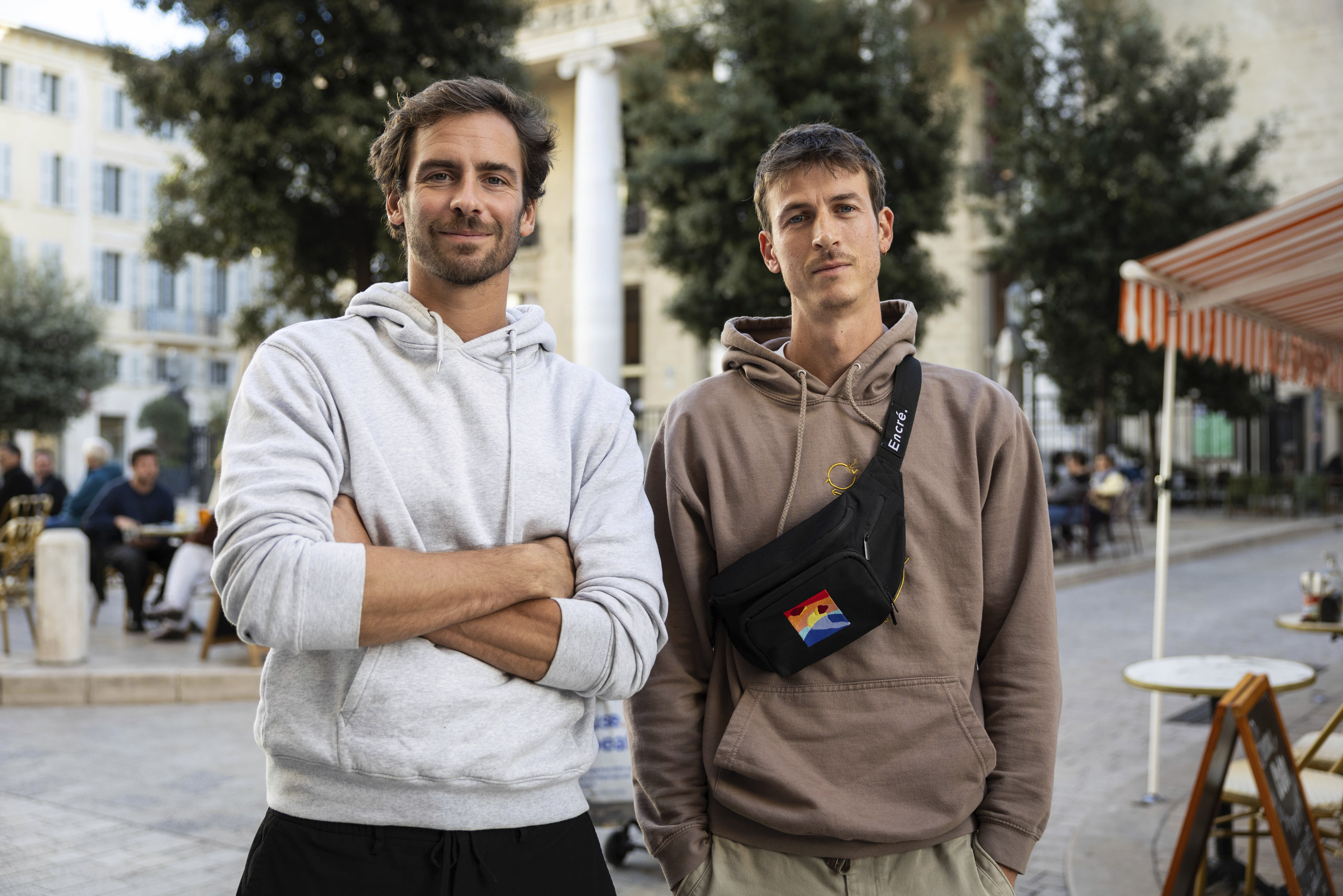 Comerciantes de la zona cero de Marsella sufren doble pena 6 Mathis y Thomas dos jóvenes que participan en las manifestaciones de Marsella