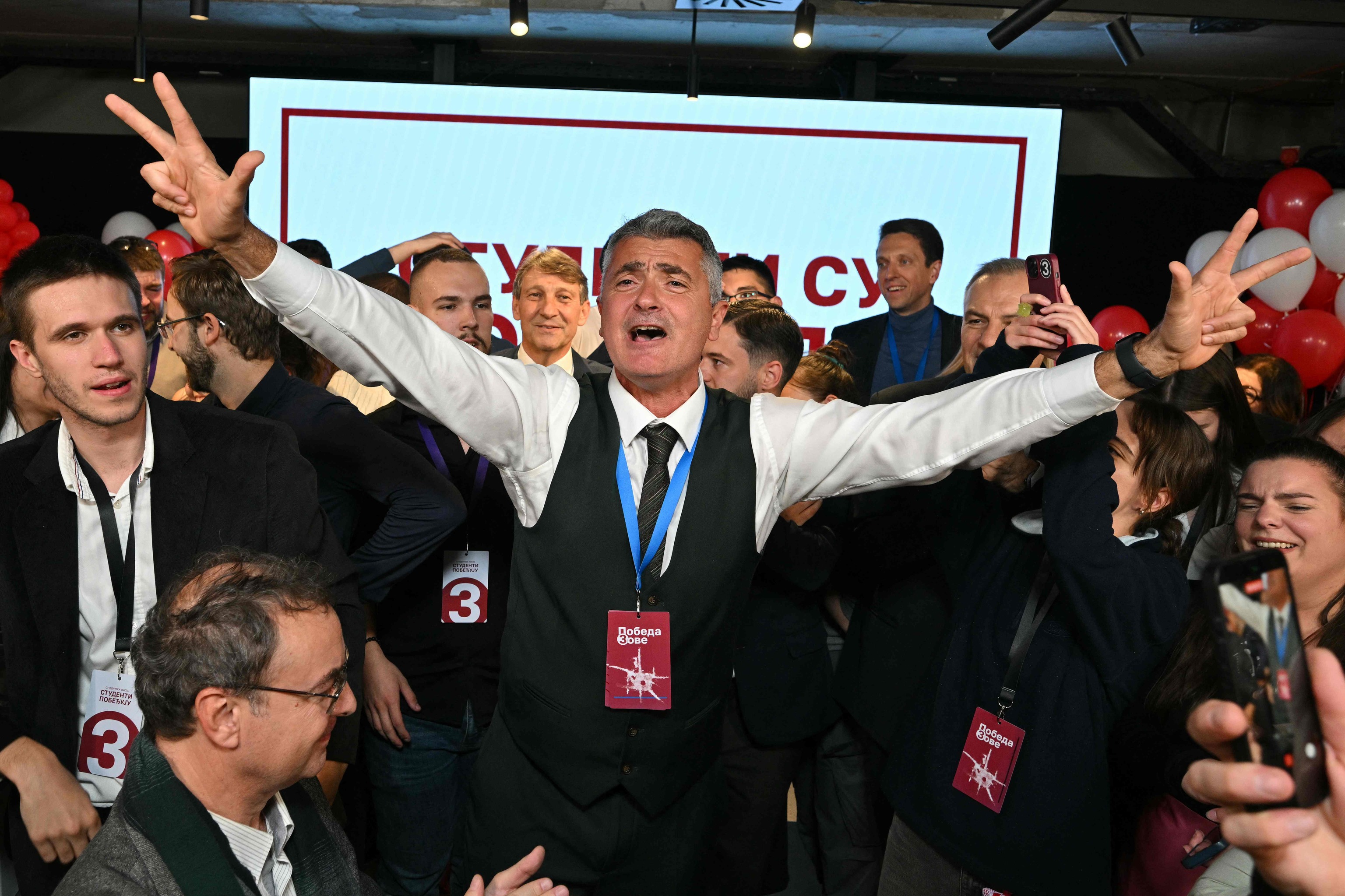 Lista Estudiantil arrasa al modelo de Aleksandar Vucic en Serbia 3 Ilija Srdanovic, candidato principal de la lista electoral respaldada por los estudiantes, al conocer la noticia.