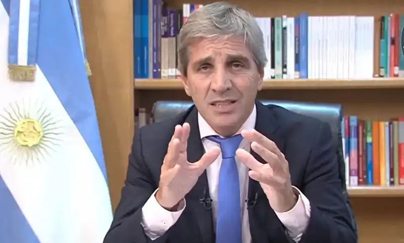 Caputo asegura reelección de Milei y alerta sobre presiones financieras 2 Caputo asegura reelección de Milei y alerta sobre presiones financieras
